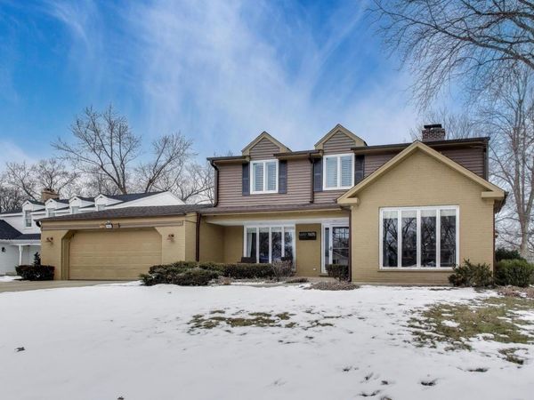 1605 Burning Trail, Wheaton, IL 60189