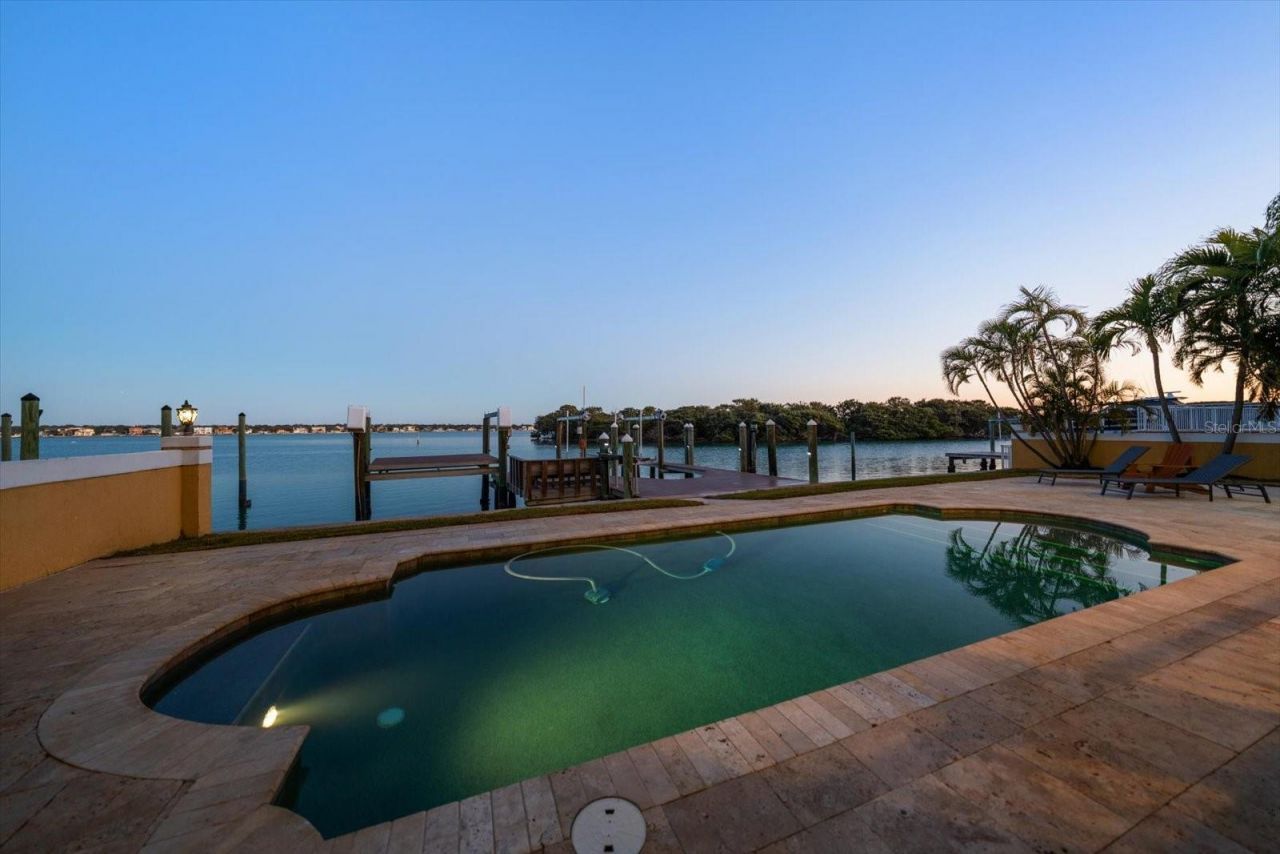 903 Harbor Drive, Belleair Beach, FL 33786 Photo