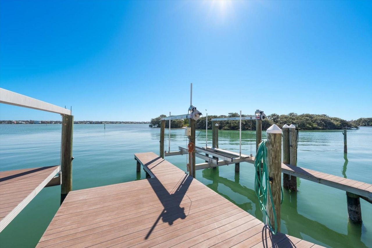 903 Harbor Drive, Belleair Beach, FL 33786 Photo