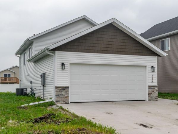 6422 82nd Avenue S, Horace, ND 58047