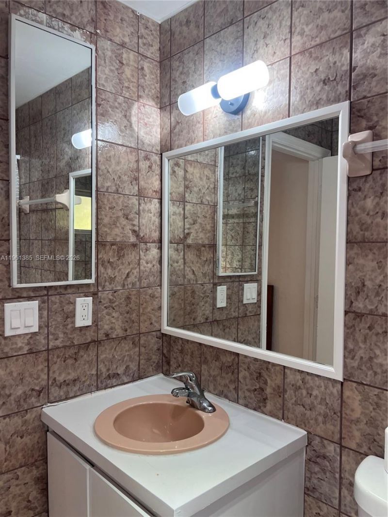 305 SE 12th Ave, Unit 2B, Pompano Beach, FL 33060 Photo