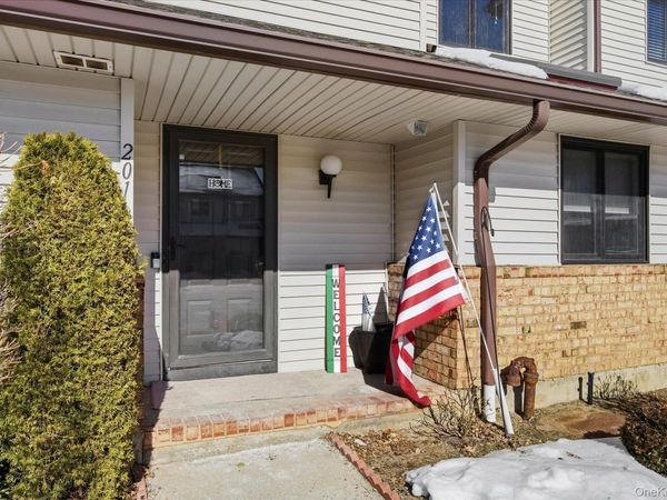 201 Poplar Court, Unit 201, Wantagh, NY 11793