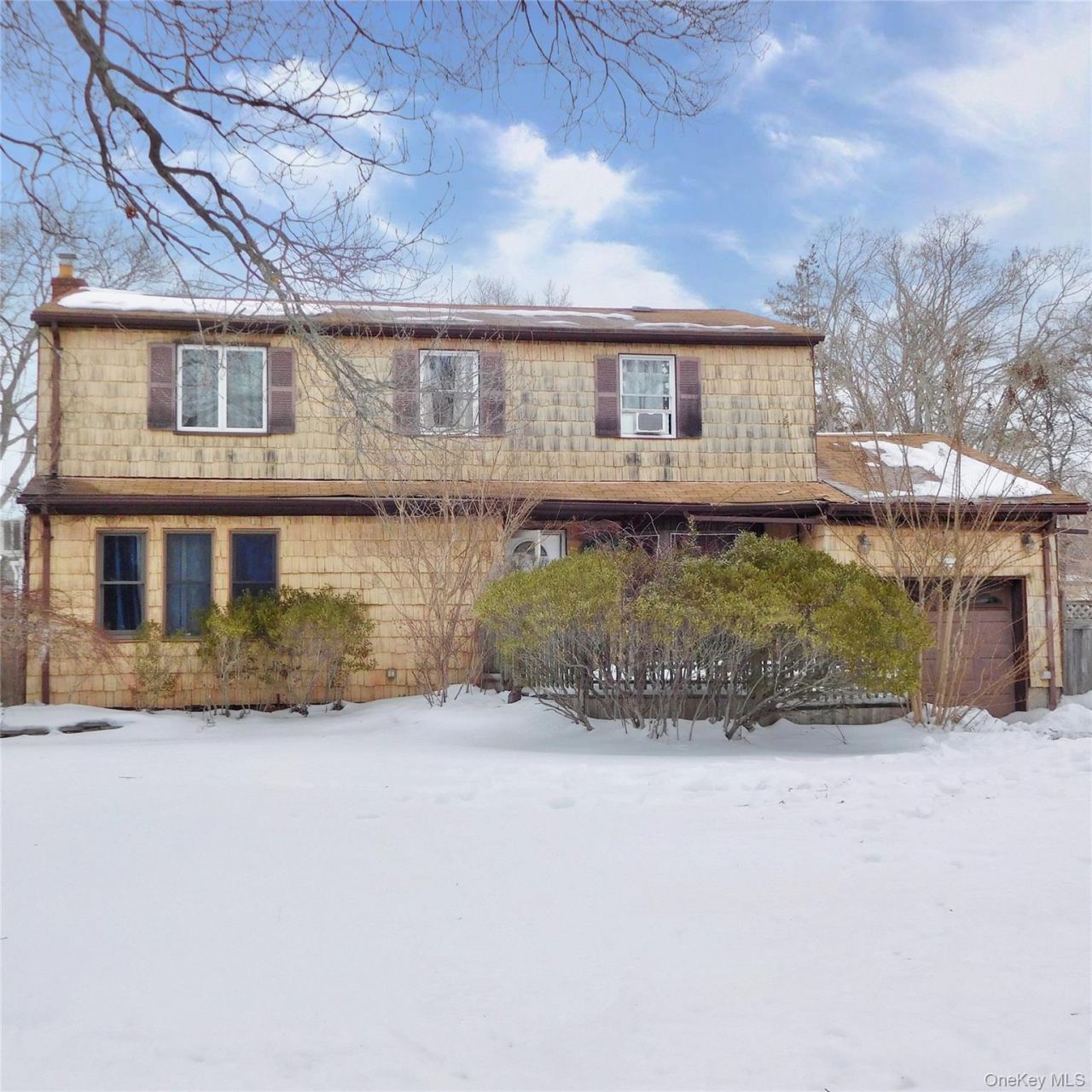 639 5th Street, Ronkonkoma, NY 11779 Main Photo