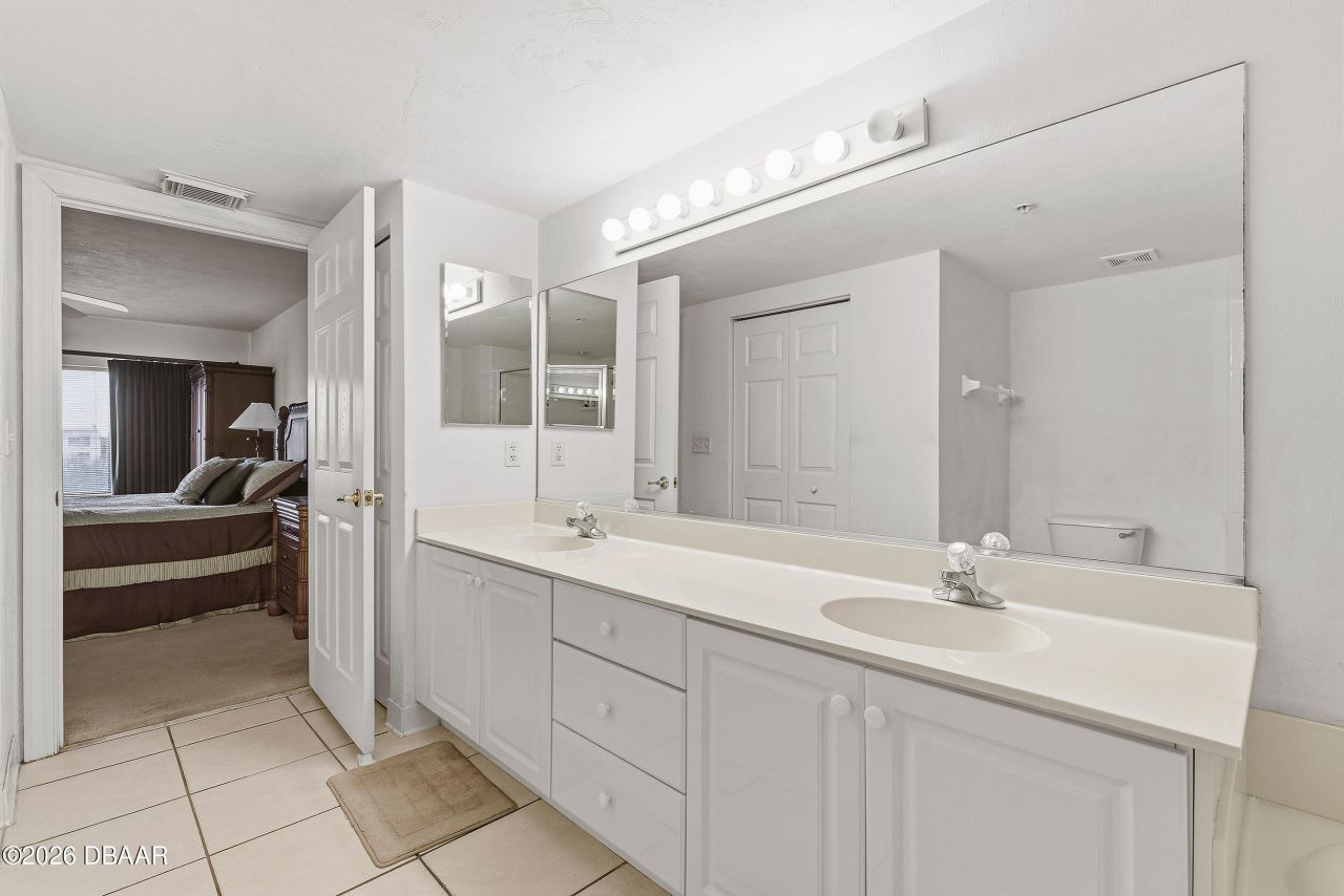 426 Bouchelle Drive, Unit 301, New Smyrna Beach, FL 32169 Photo