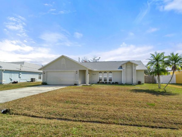 2850 SE Buccaneer Circle, Port Saint Lucie, FL 34952