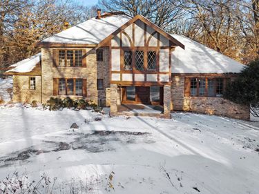 2700 Olde Wood Court, Minnetonka, MN 55391