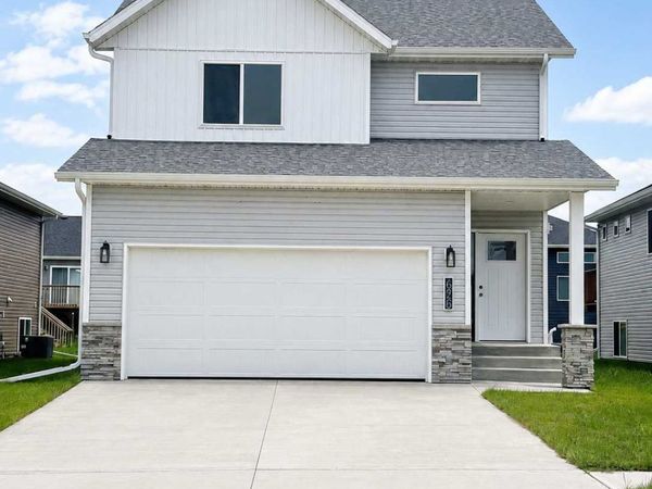 6826 Thomas Street, Horace, ND 58047