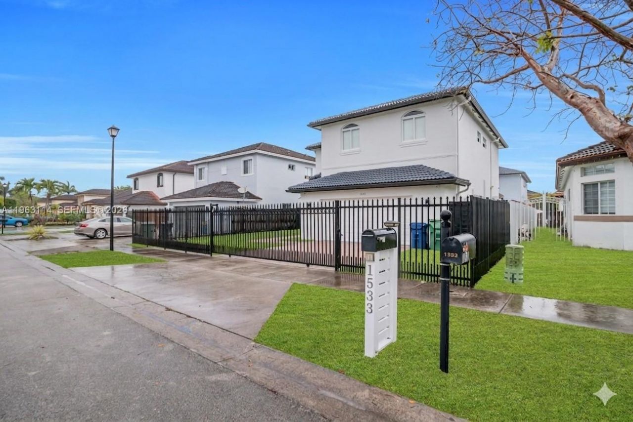 1533 SW 154th Path, Miami, FL 33194 Photo