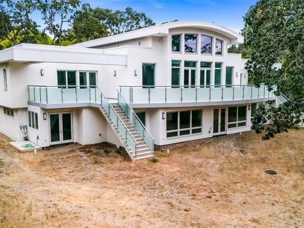 3355 Midland Rd, Oak Bay, BC V8R 6G7