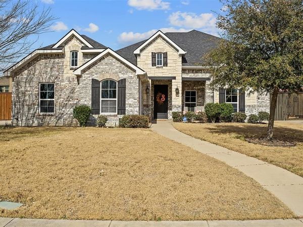 211 Debbie Way, Red Oak, TX 75154