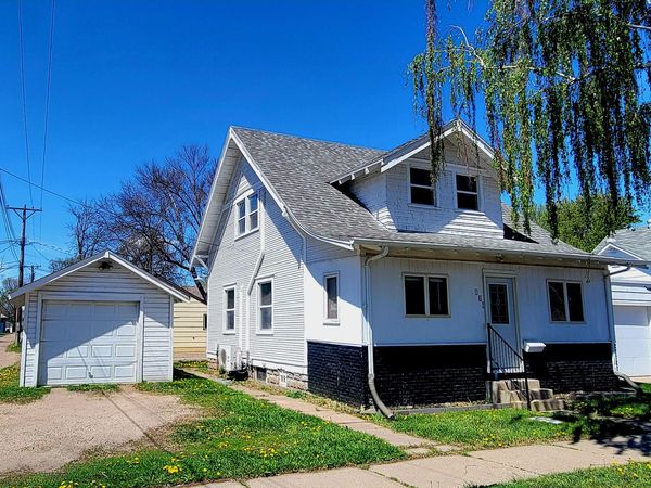 810 S 1st Street, Aberdeen, SD 57401