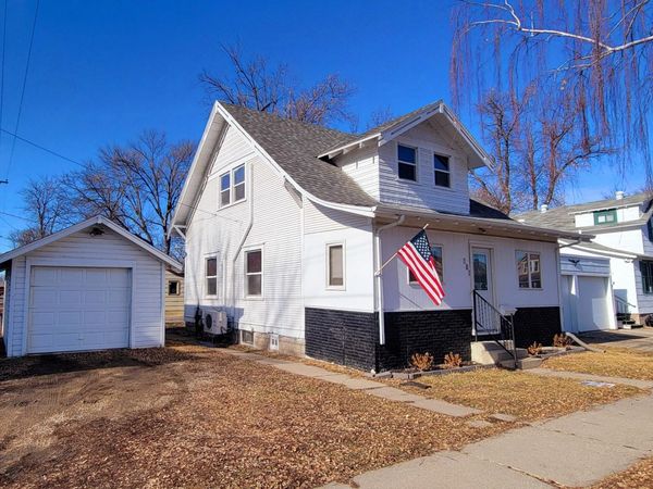 810 S 1st Street, Aberdeen, SD 57401