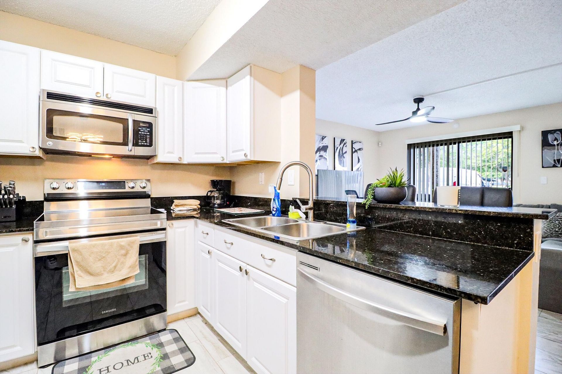 450 Palm Circle, Unit 106, Pembroke Pines, FL 33025 Photo