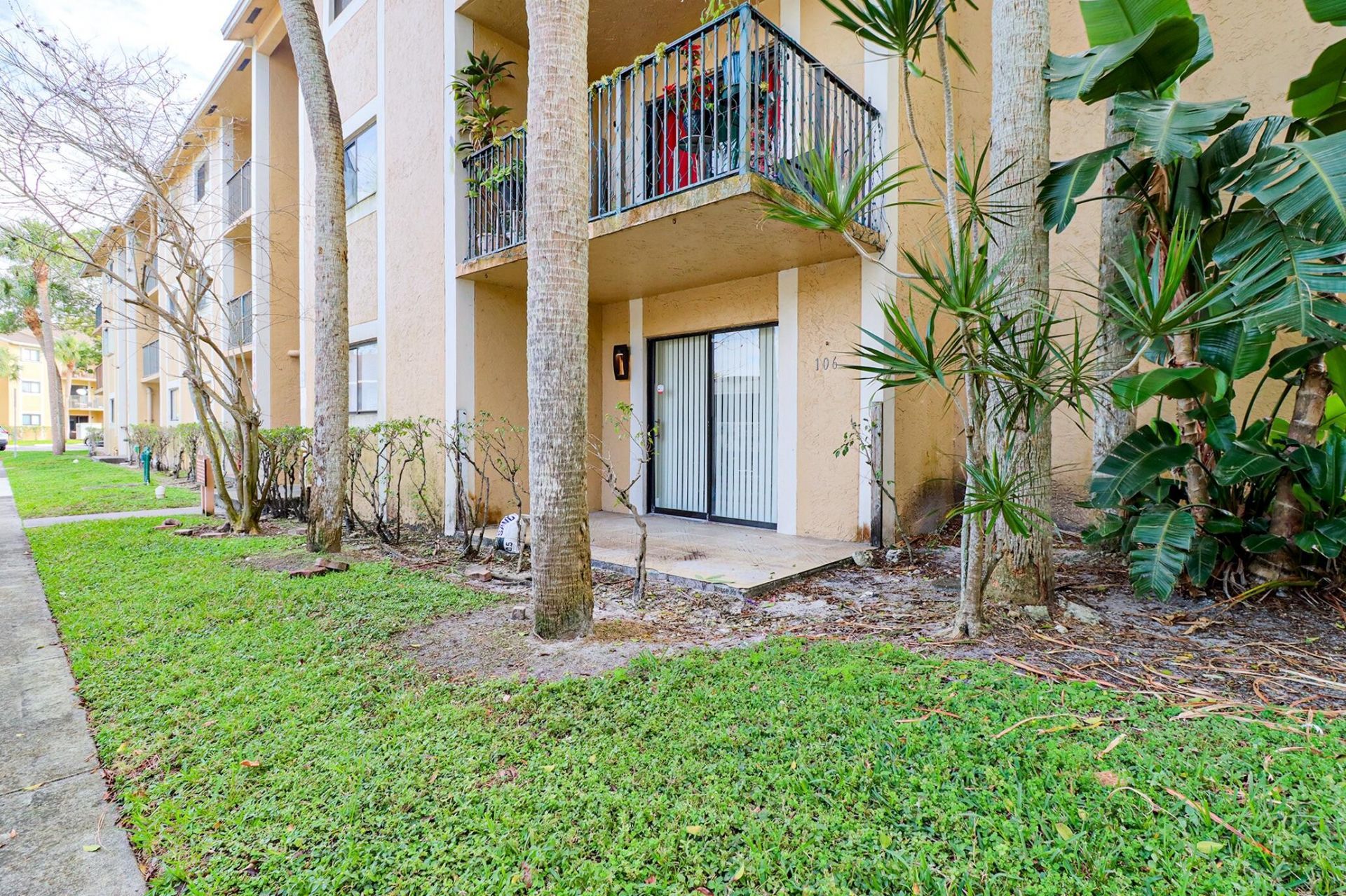 450 Palm Circle, Unit 106, Pembroke Pines, FL 33025 Photo