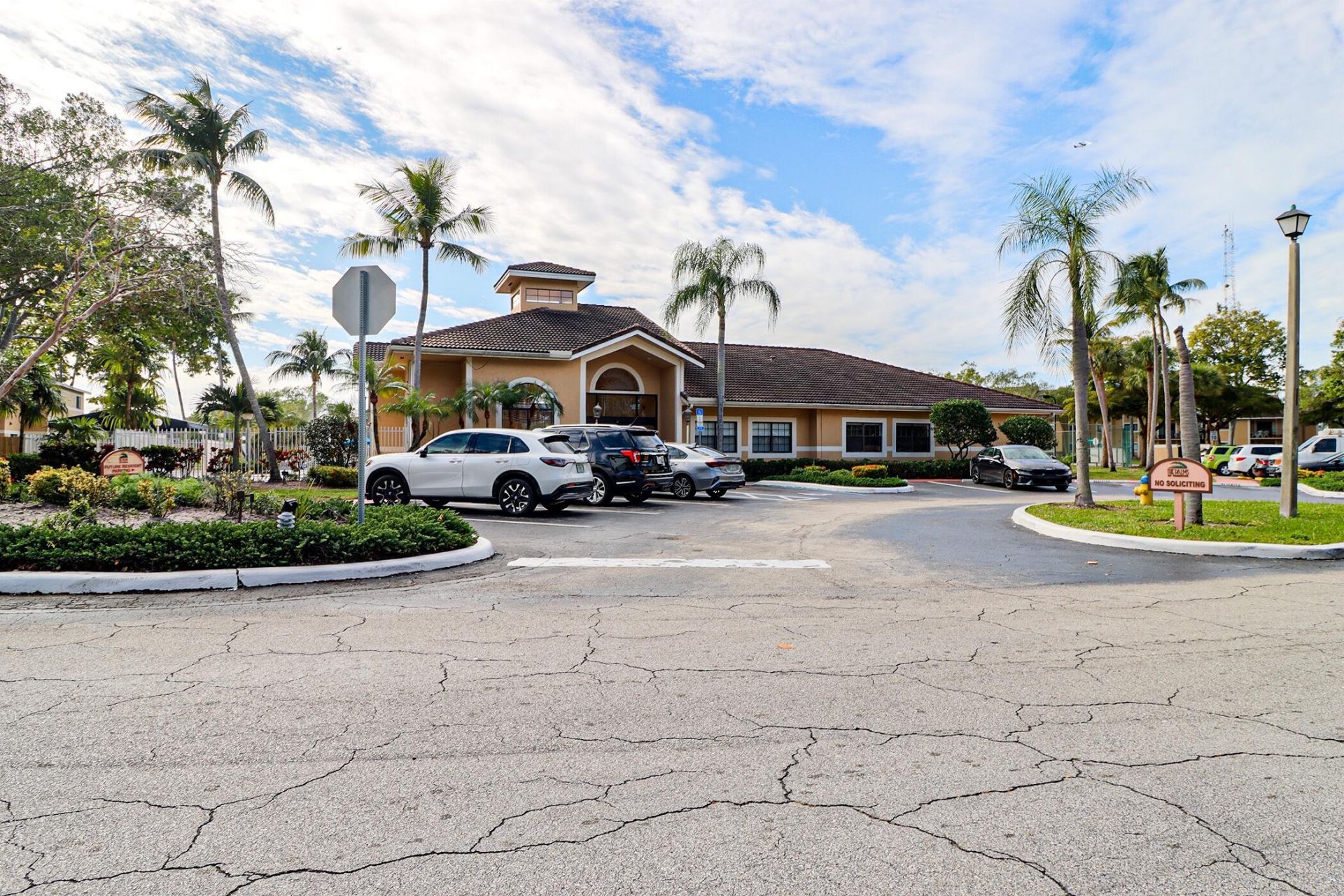 450 Palm Circle, Unit 106, Pembroke Pines, FL 33025 Photo