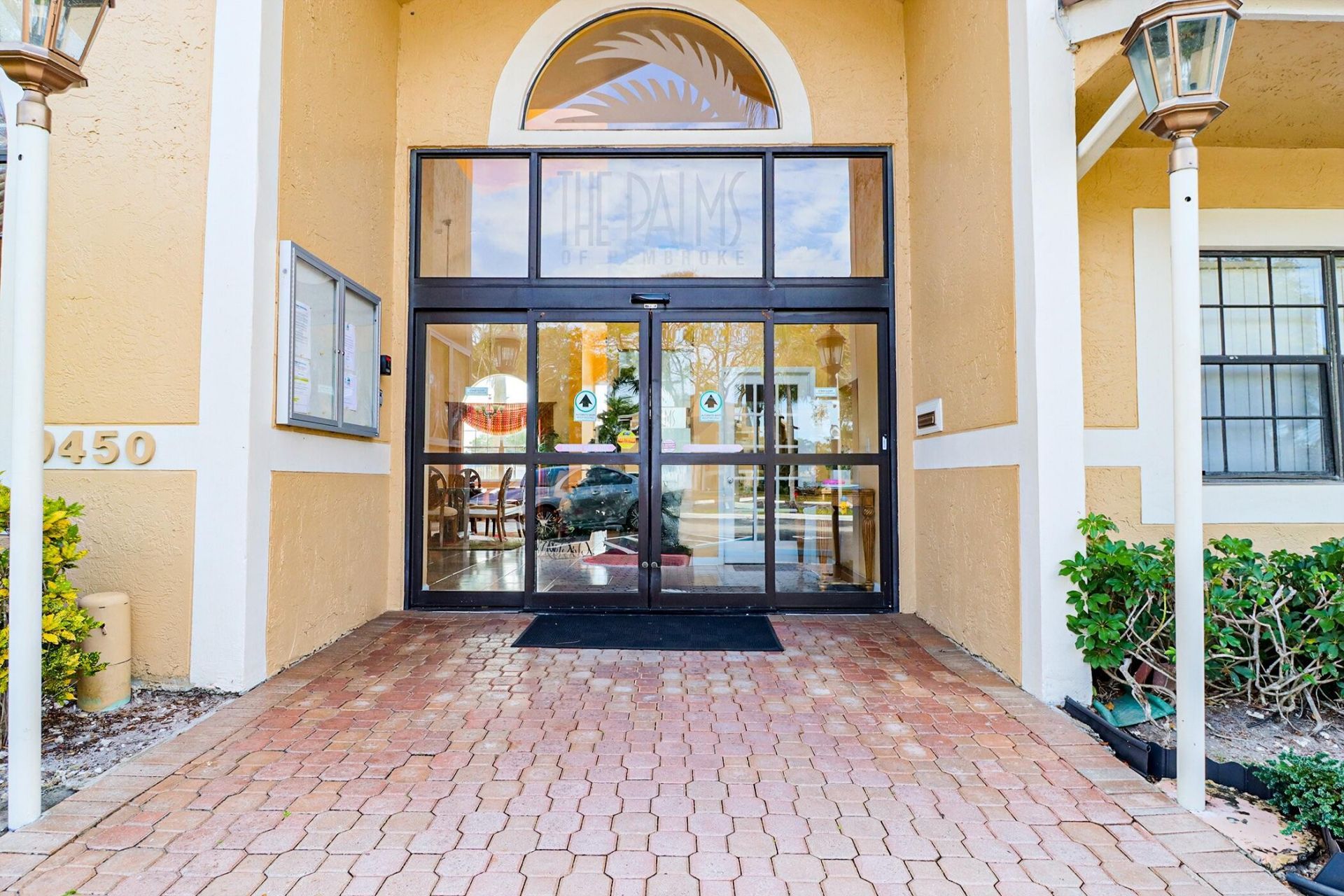 450 Palm Circle, Unit 106, Pembroke Pines, FL 33025 Photo