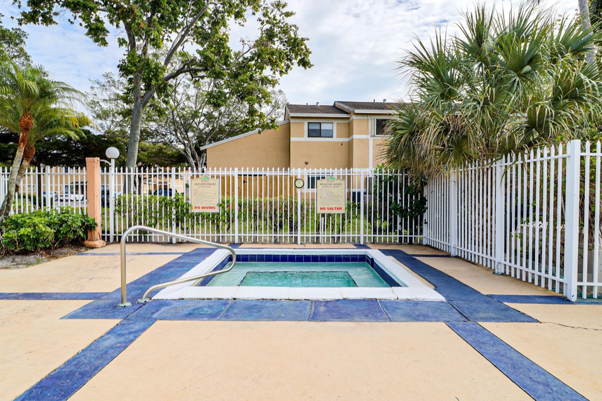 450 Palm Circle, Unit 106, Pembroke Pines, FL 33025 Photo