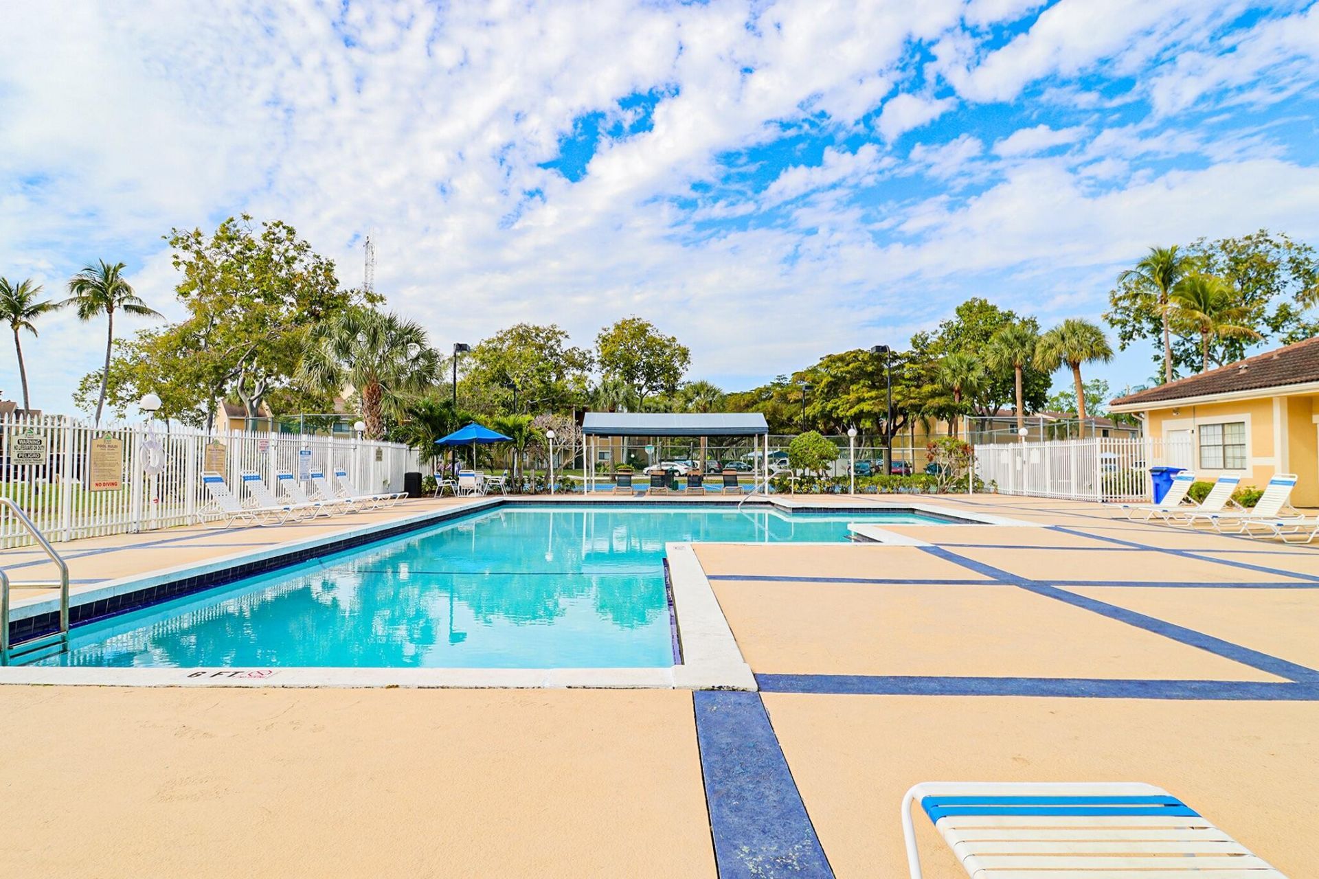 450 Palm Circle, Unit 106, Pembroke Pines, FL 33025 Photo