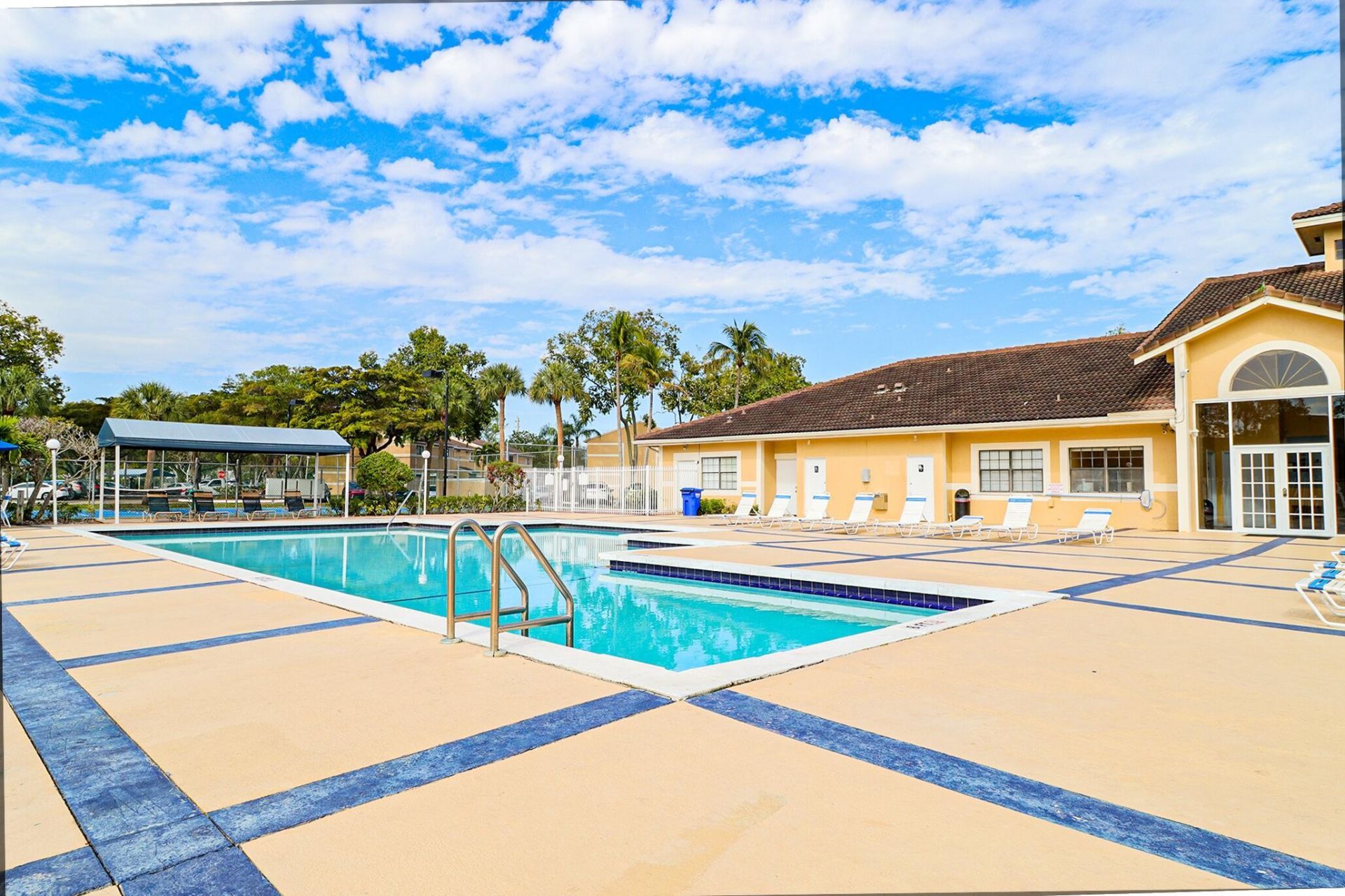 450 Palm Circle, Unit 106, Pembroke Pines, FL 33025 Photo