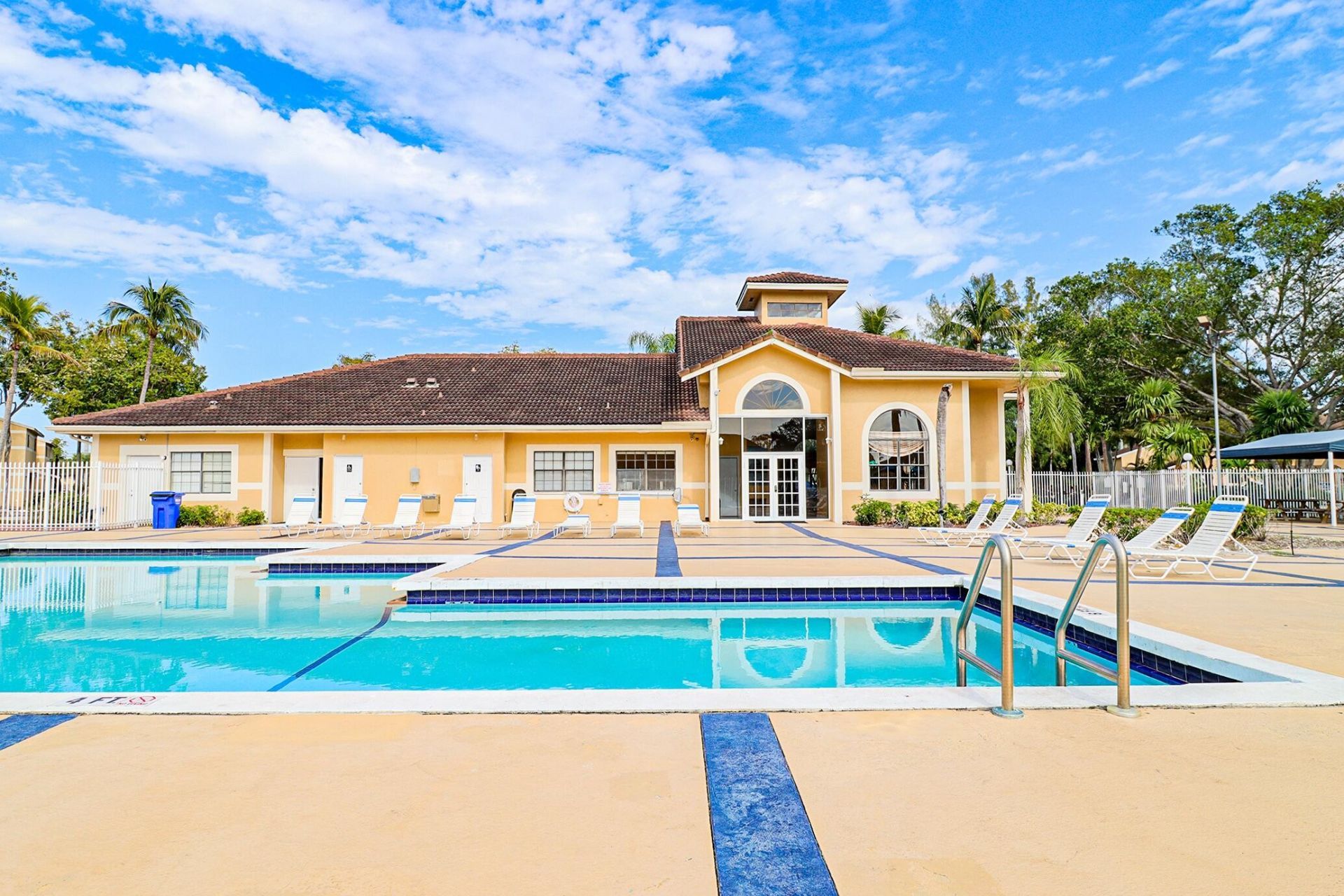 450 Palm Circle, Unit 106, Pembroke Pines, FL 33025 Photo