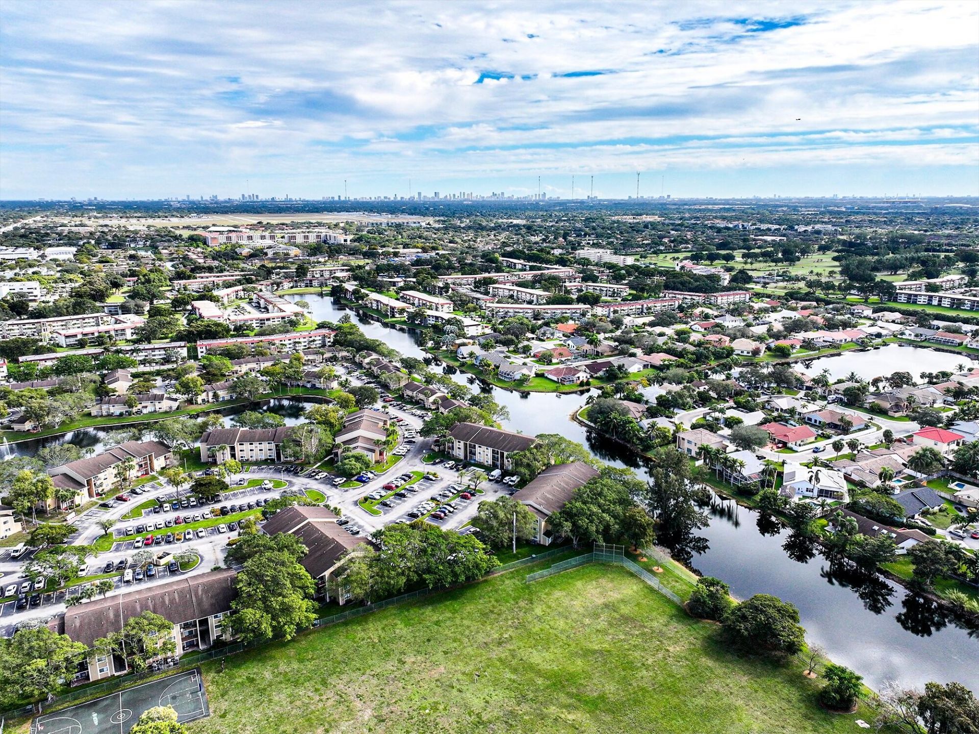 450 Palm Circle, Unit 106, Pembroke Pines, FL 33025 Photo