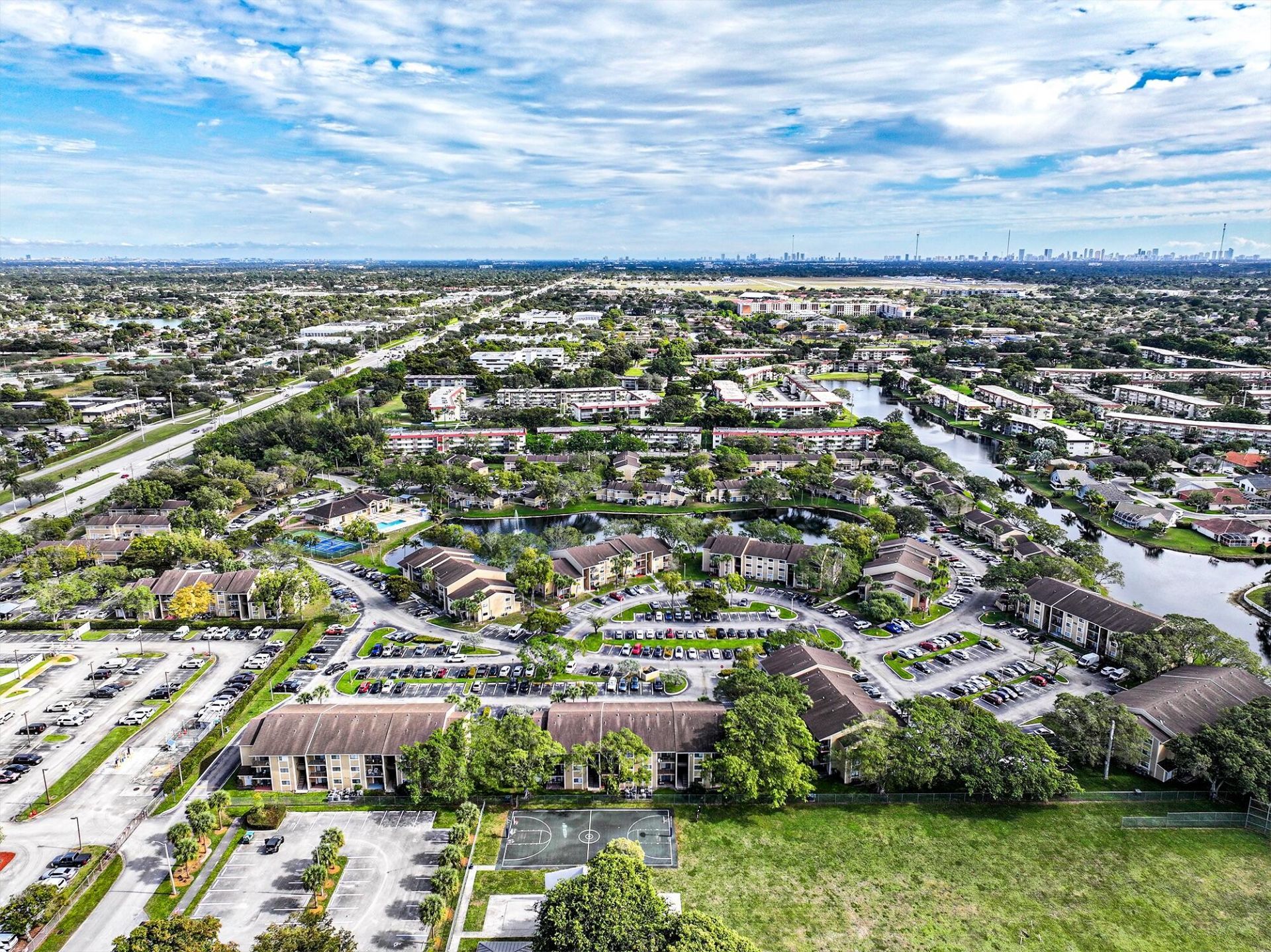 450 Palm Circle, Unit 106, Pembroke Pines, FL 33025 Photo