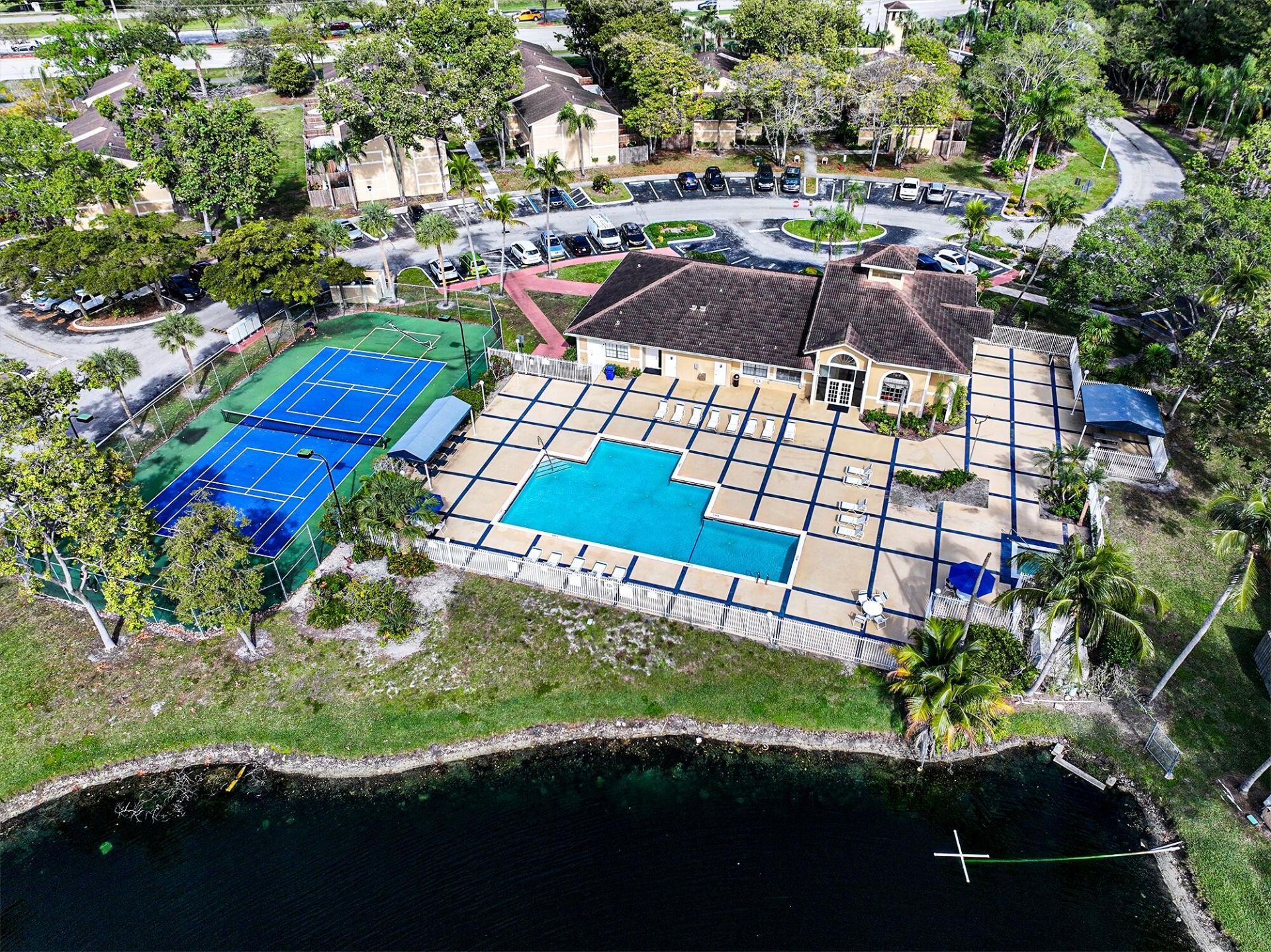 450 Palm Circle, Unit 106, Pembroke Pines, FL 33025 Photo