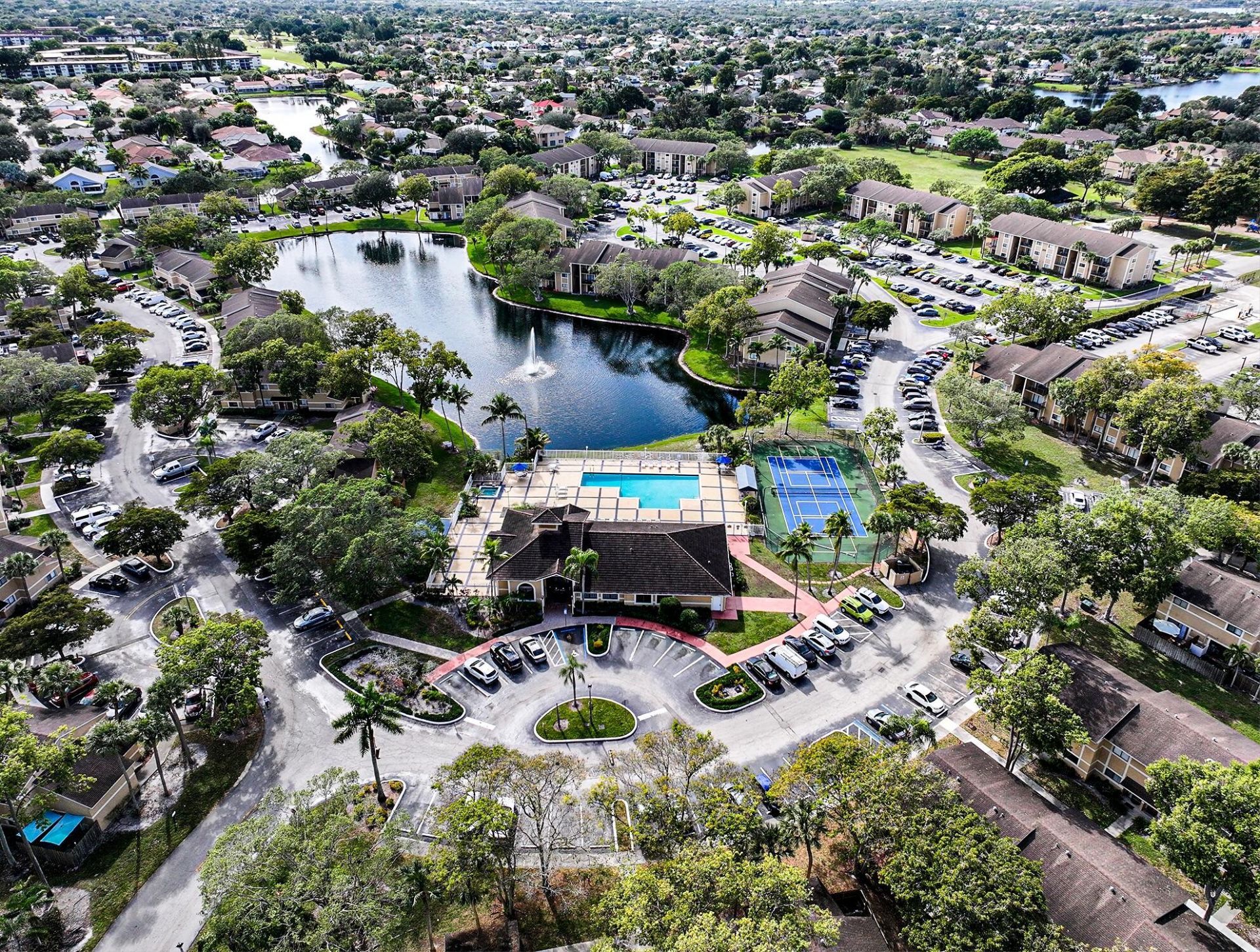 450 Palm Circle, Unit 106, Pembroke Pines, FL 33025 Photo