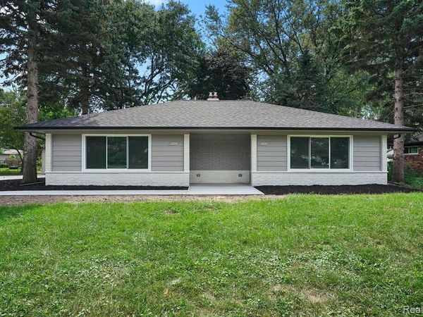8820 Russell Street, Shelby Twp, MI 48317