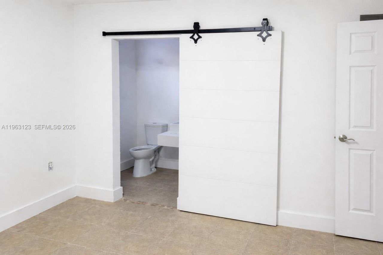 471 NE 162nd St , Unit 1a, Miami, FL 33162 Photo