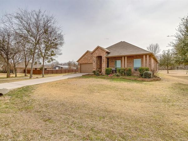 132 Creekwood Ranch Road, Azle, TX 76020
