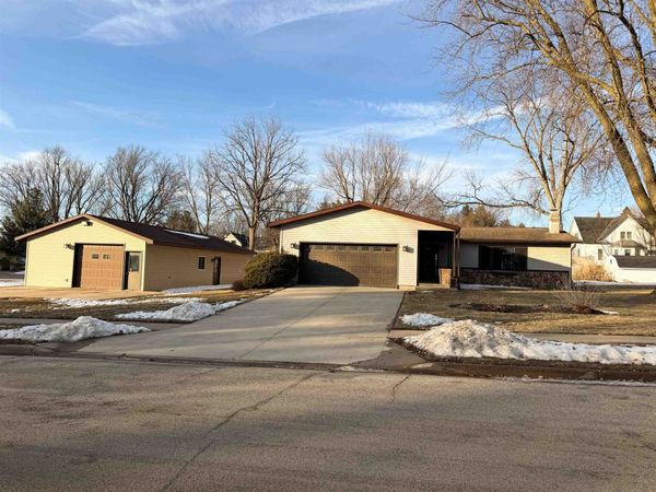515 Woodward Avenue, Livingston, WI 53554