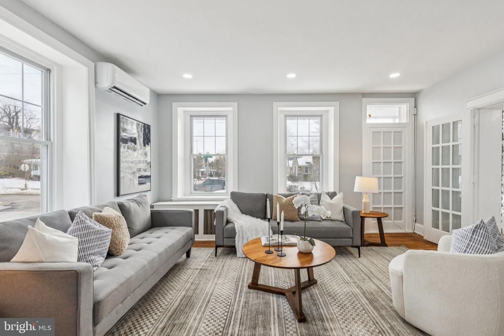 433 E Gorgas Lane, Philadelphia, PA 19119 Main Photo