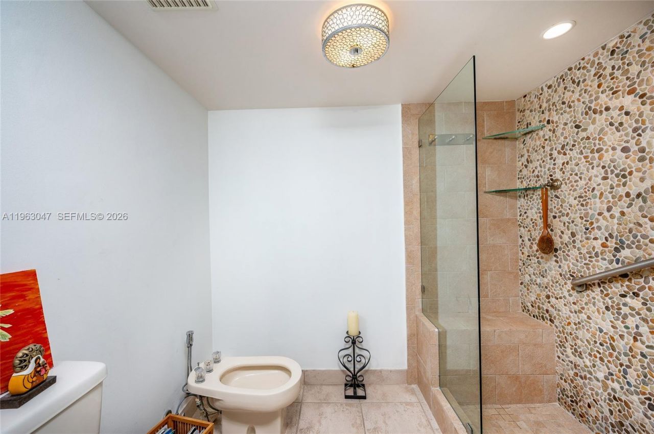 1 Alhambra Cir , Unit 403, Coral Gables, FL 33134 Photo