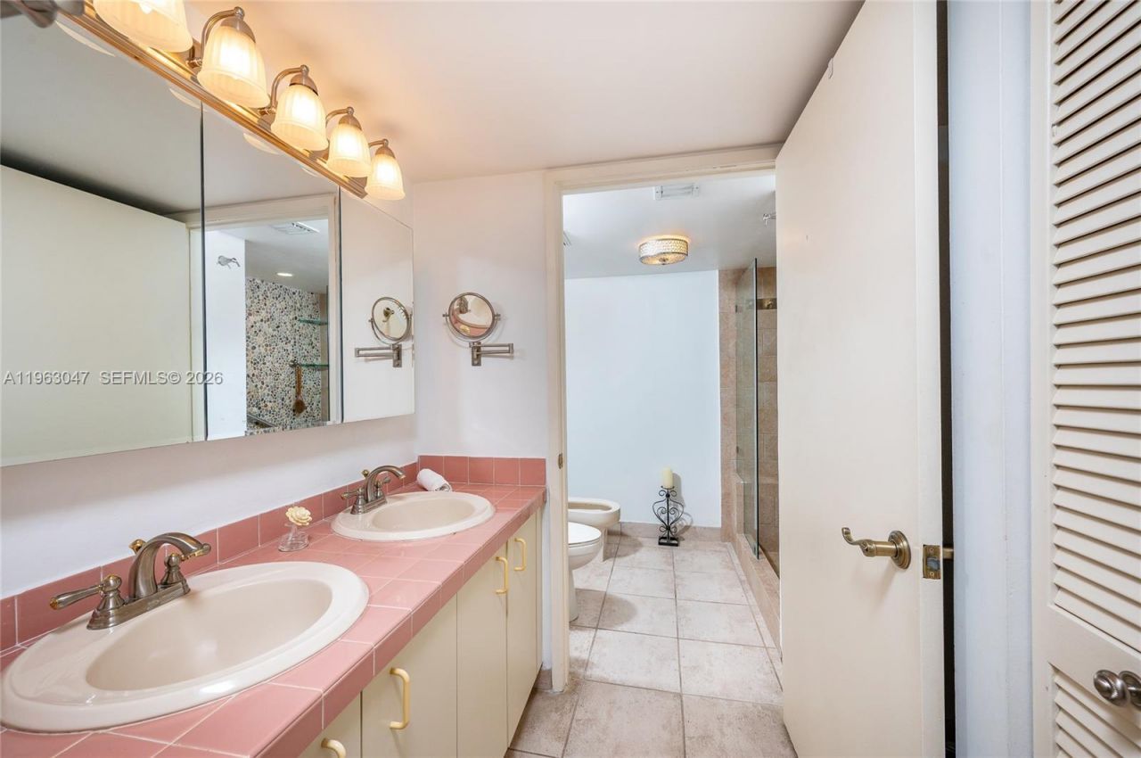 1 Alhambra Cir , Unit 403, Coral Gables, FL 33134 Photo