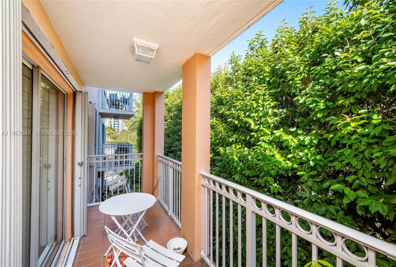 1 Alhambra Cir , Unit 403, Coral Gables, FL 33134 Photo