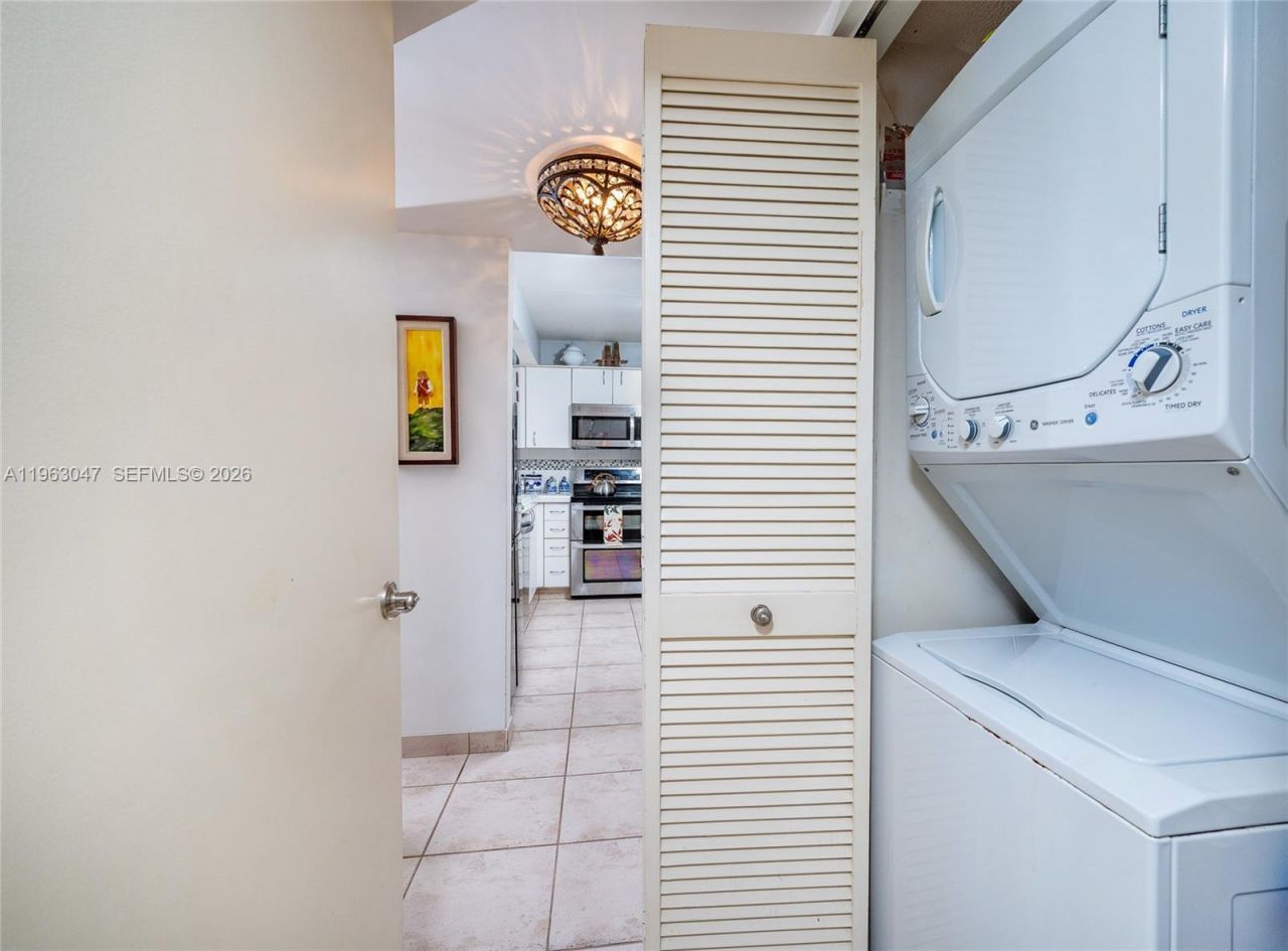 1 Alhambra Cir , Unit 403, Coral Gables, FL 33134 Photo