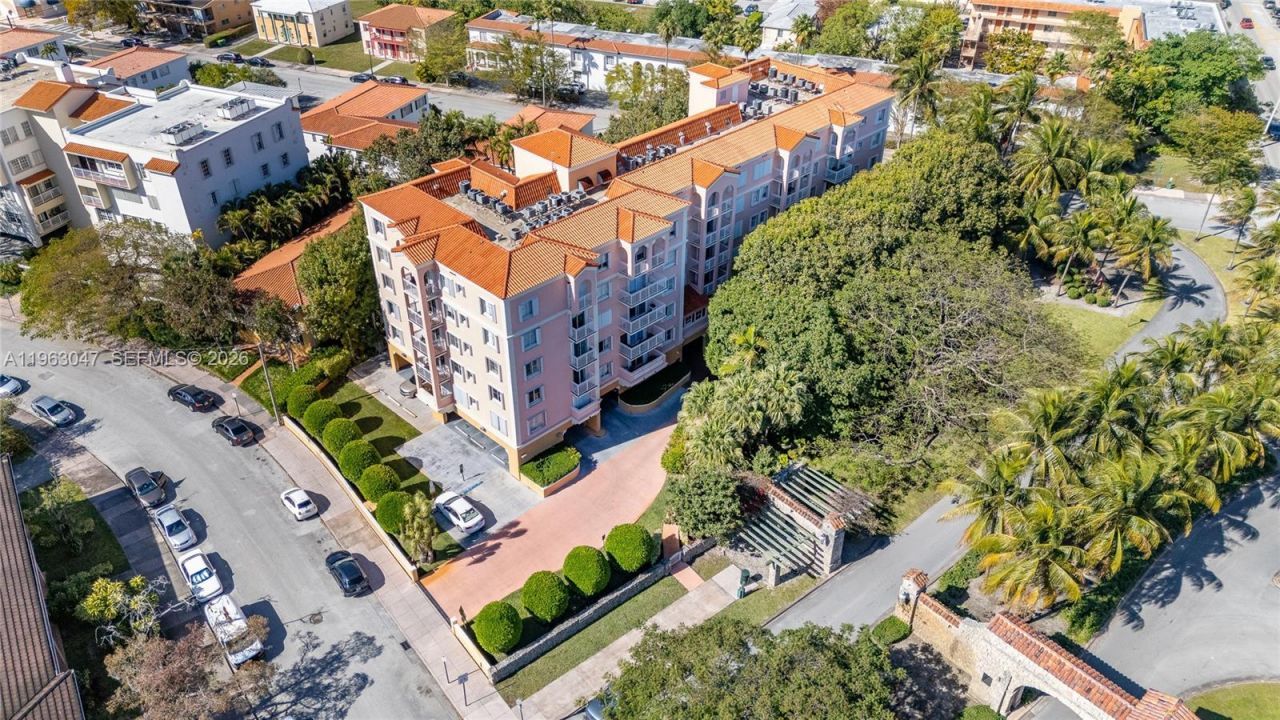 1 Alhambra Cir , Unit 403, Coral Gables, FL 33134 Photo