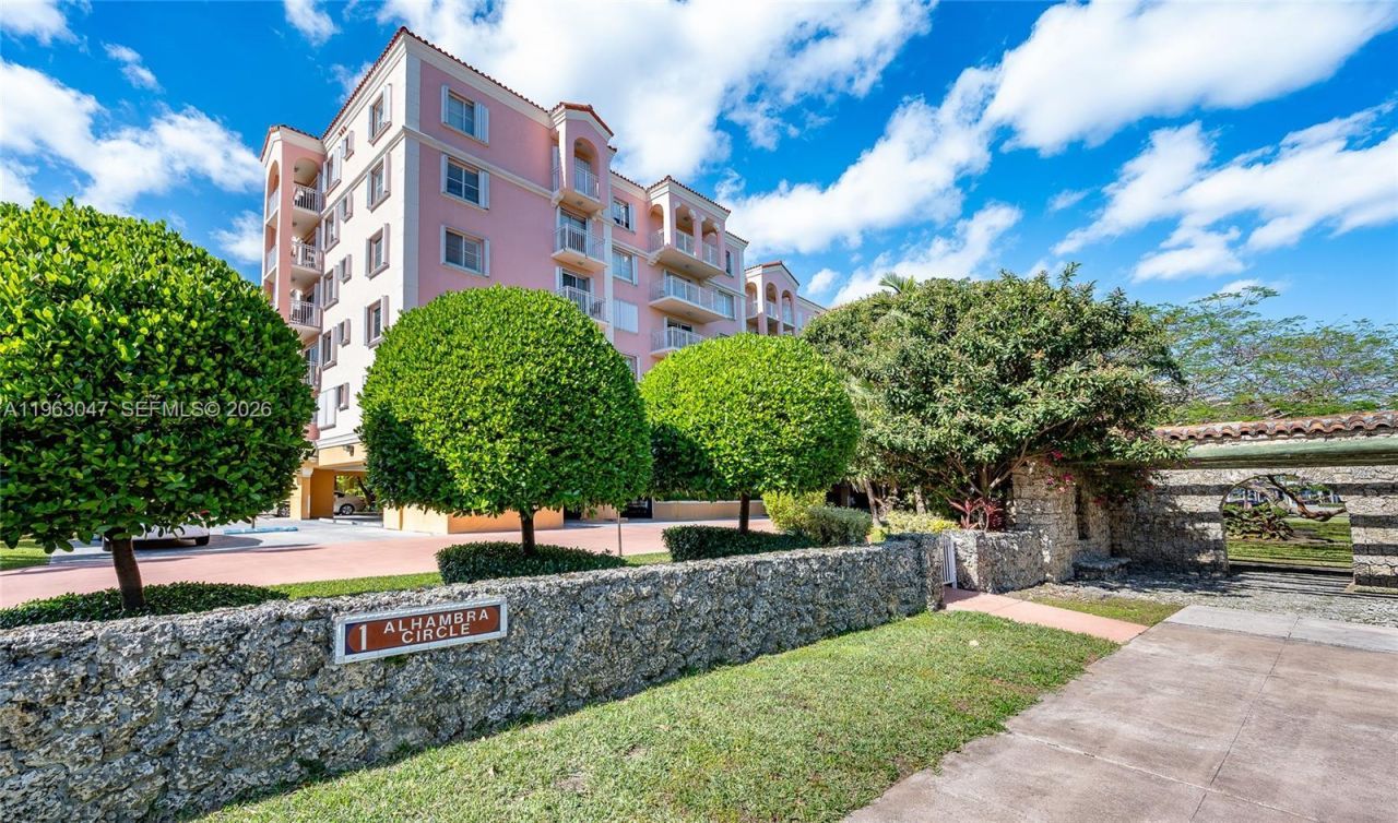 1 Alhambra Cir , Unit 403, Coral Gables, FL 33134 Photo