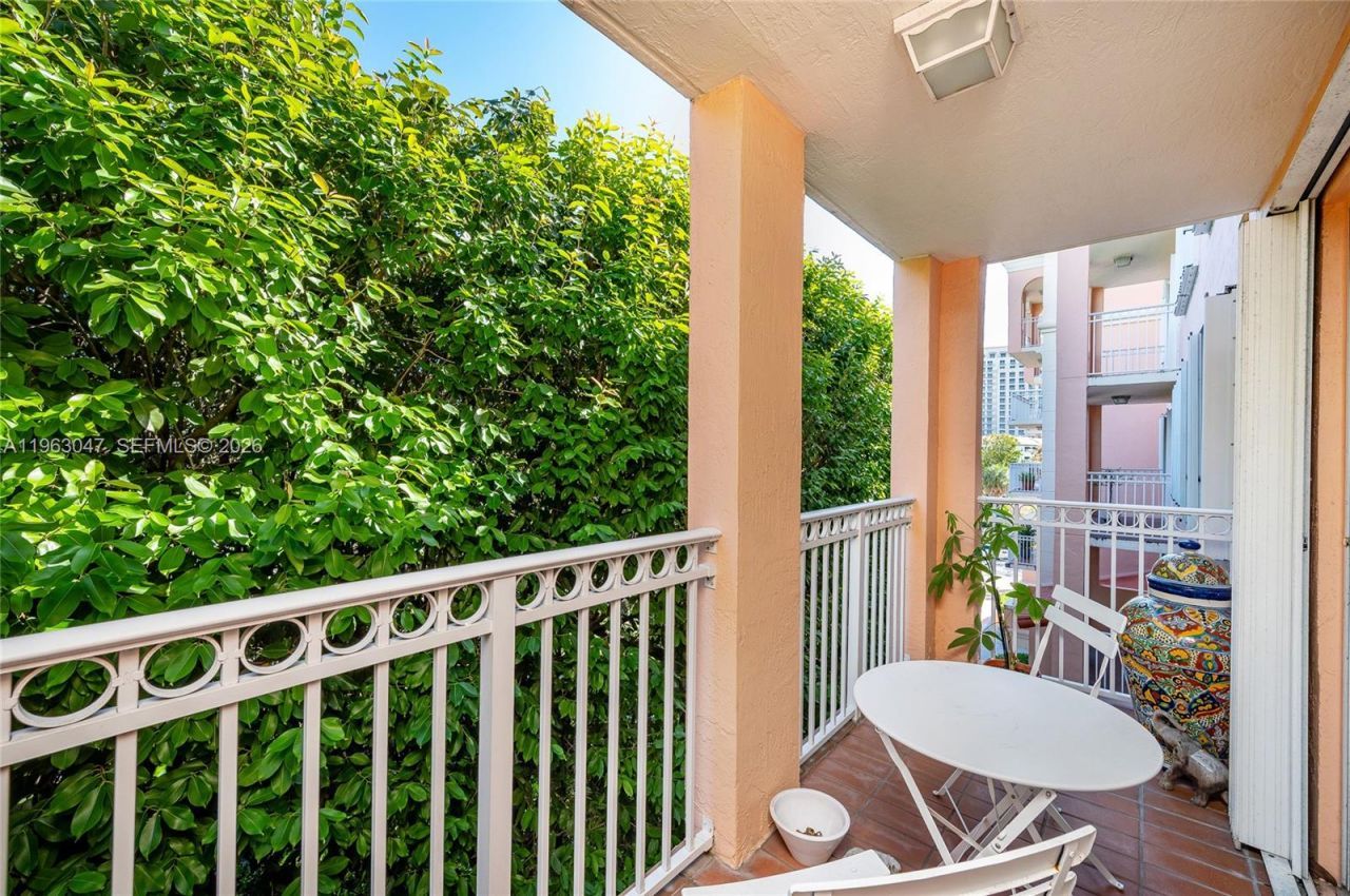 1 Alhambra Cir , Unit 403, Coral Gables, FL 33134 Photo