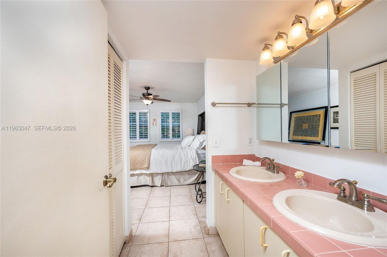 1 Alhambra Cir , Unit 403, Coral Gables, FL 33134 Photo