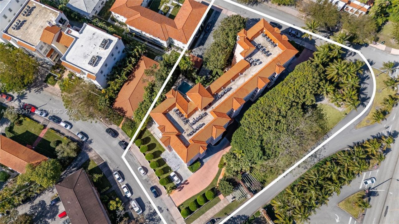 1 Alhambra Cir , Unit 403, Coral Gables, FL 33134 Photo