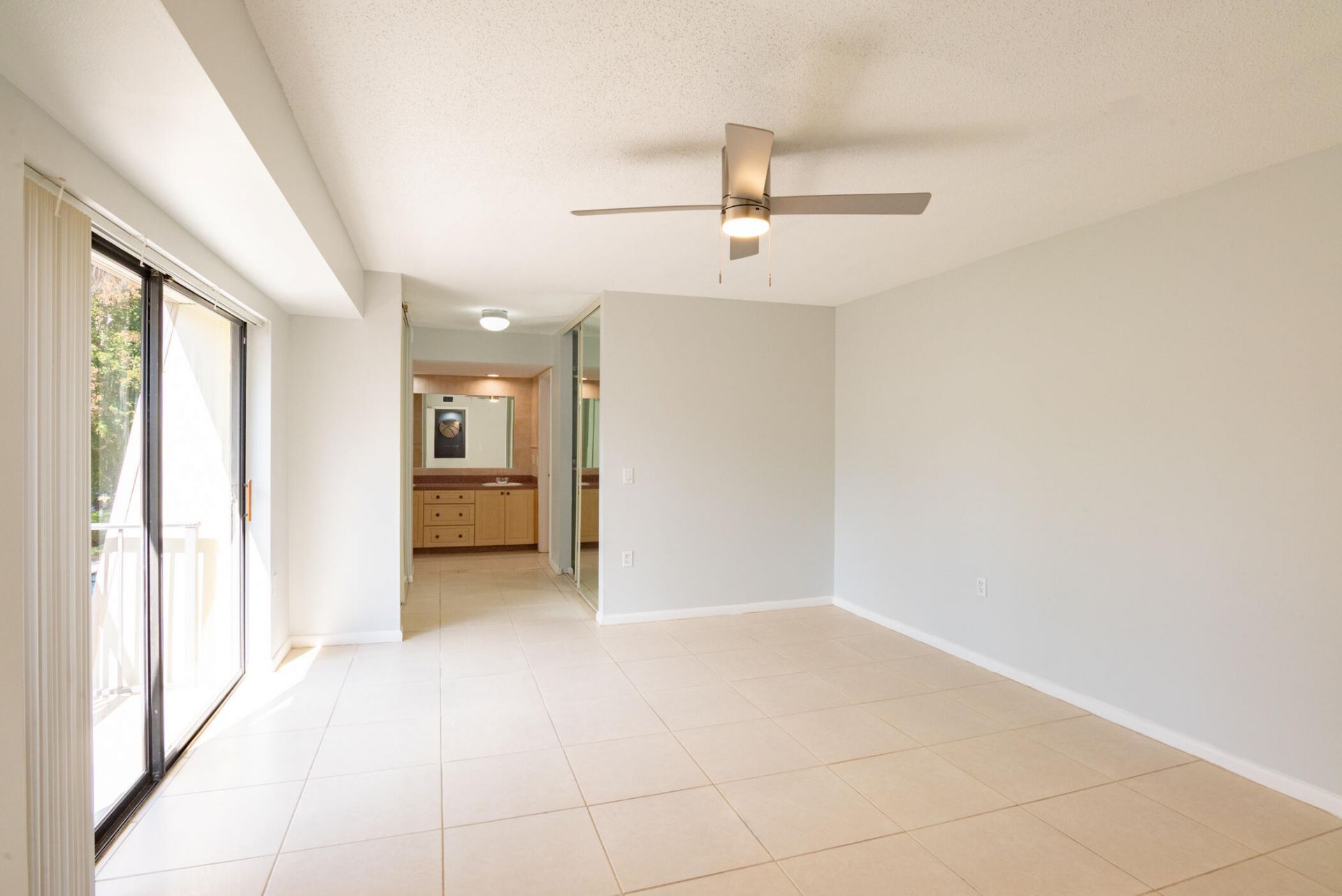 1700 Embassy Drive, Unit 305, West Palm Beach, FL 33401 Photo