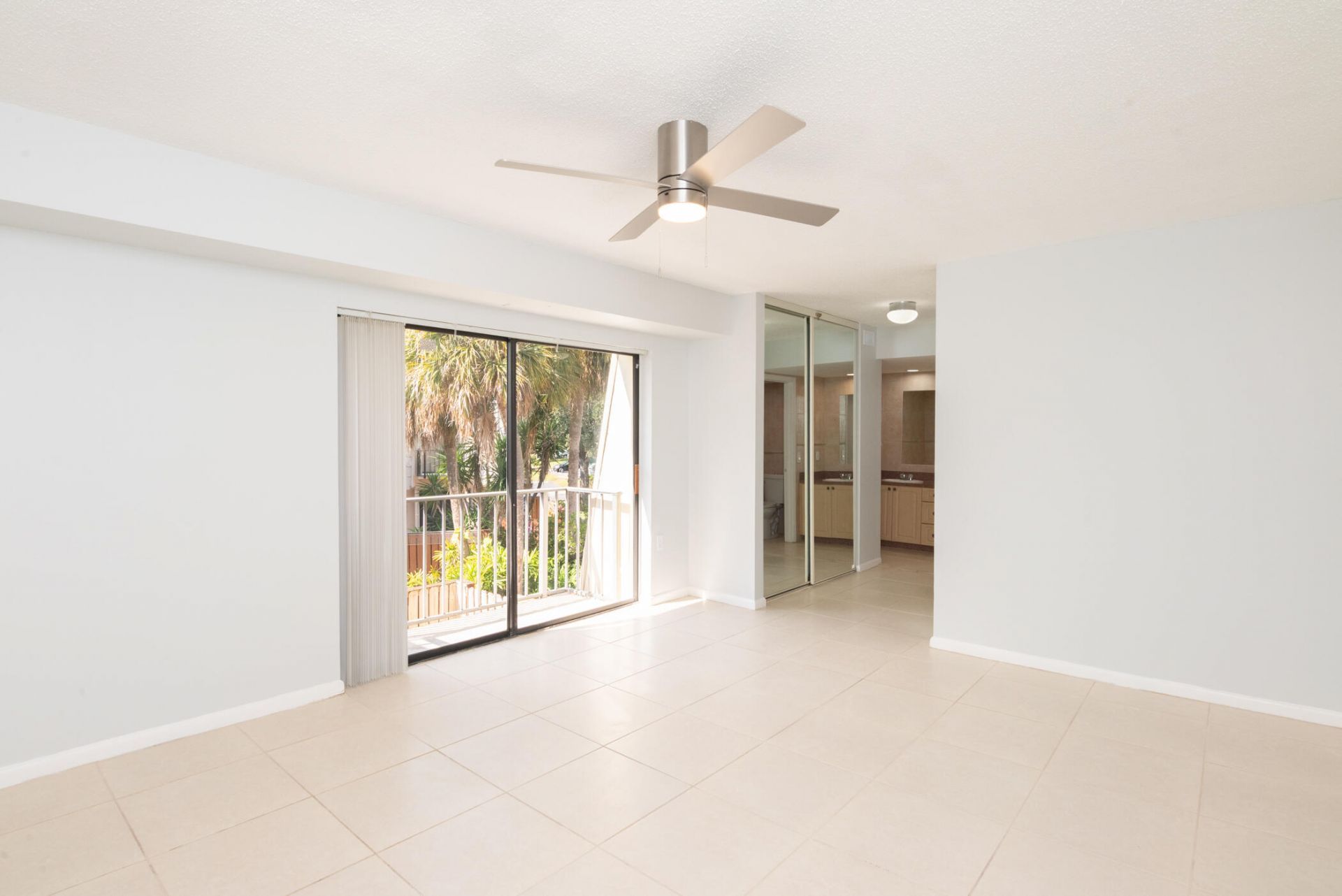 1700 Embassy Drive, Unit 305, West Palm Beach, FL 33401 Photo