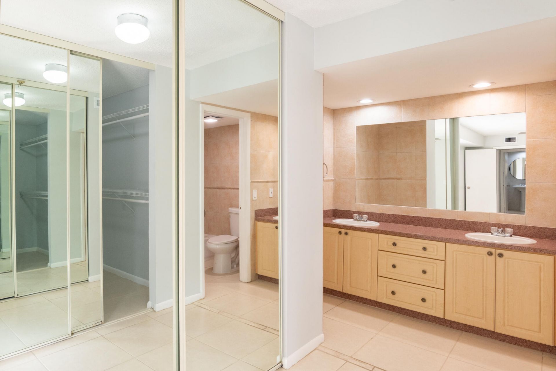 1700 Embassy Drive, Unit 305, West Palm Beach, FL 33401 Photo