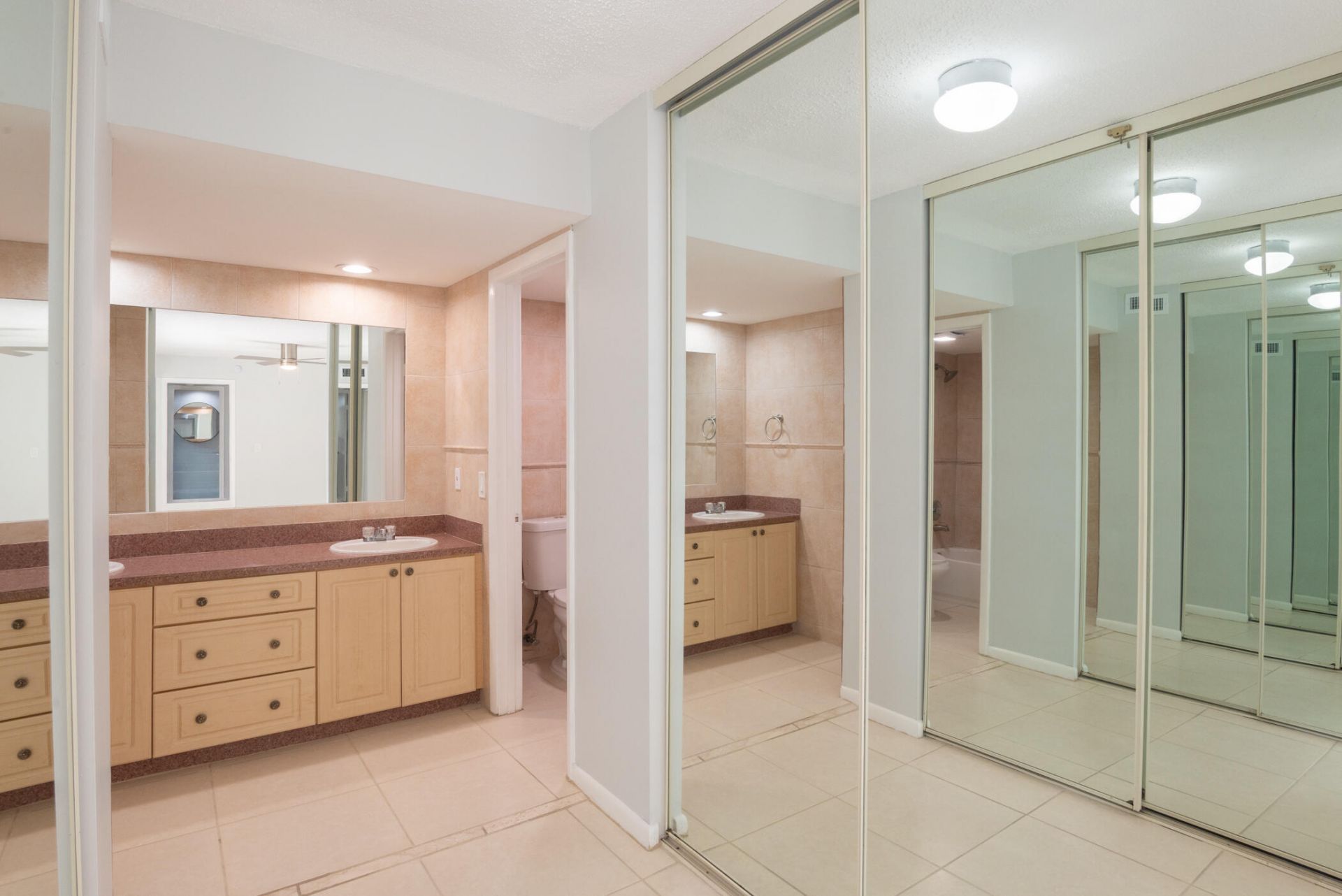 1700 Embassy Drive, Unit 305, West Palm Beach, FL 33401 Photo