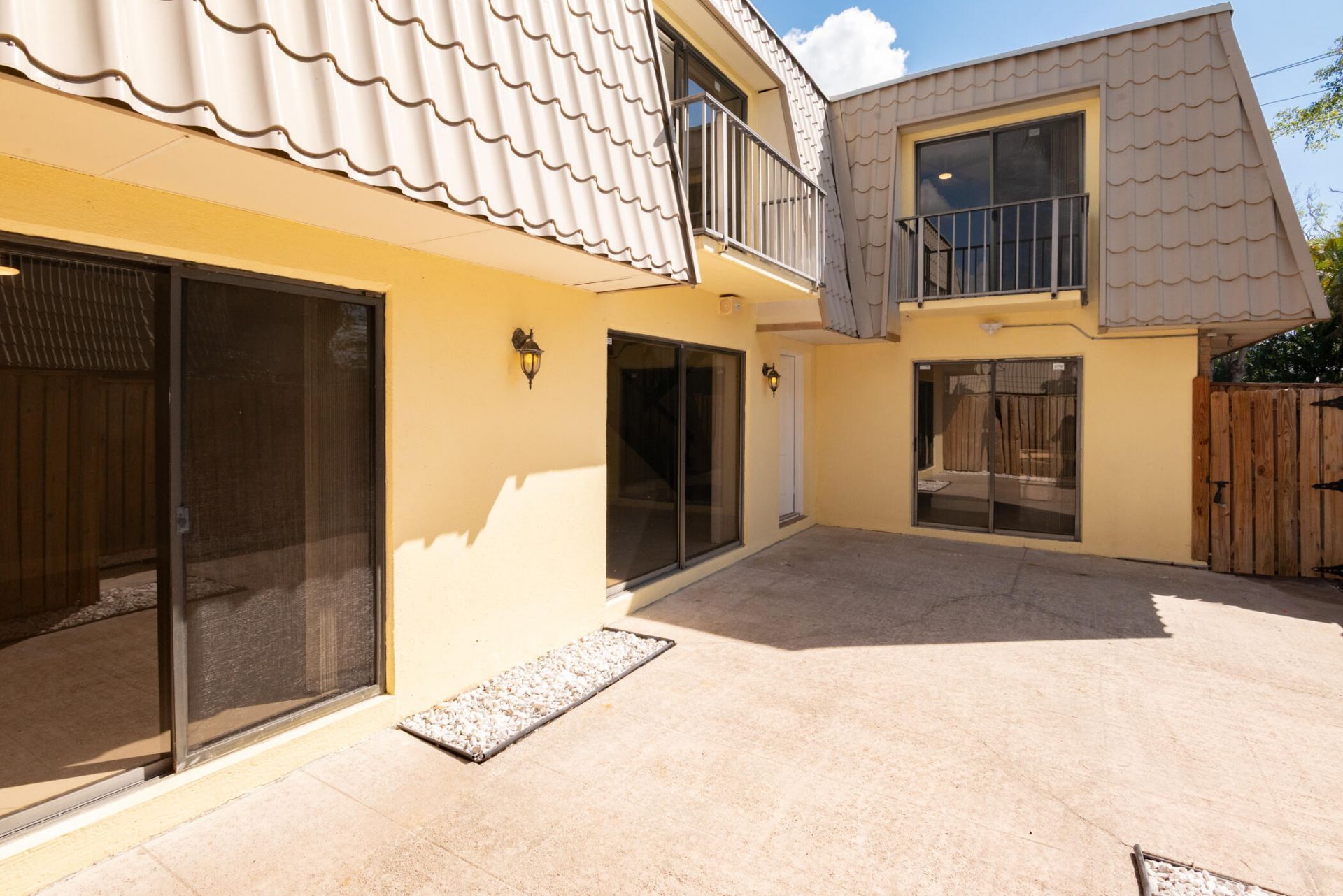 1700 Embassy Drive, Unit 305, West Palm Beach, FL 33401 Photo