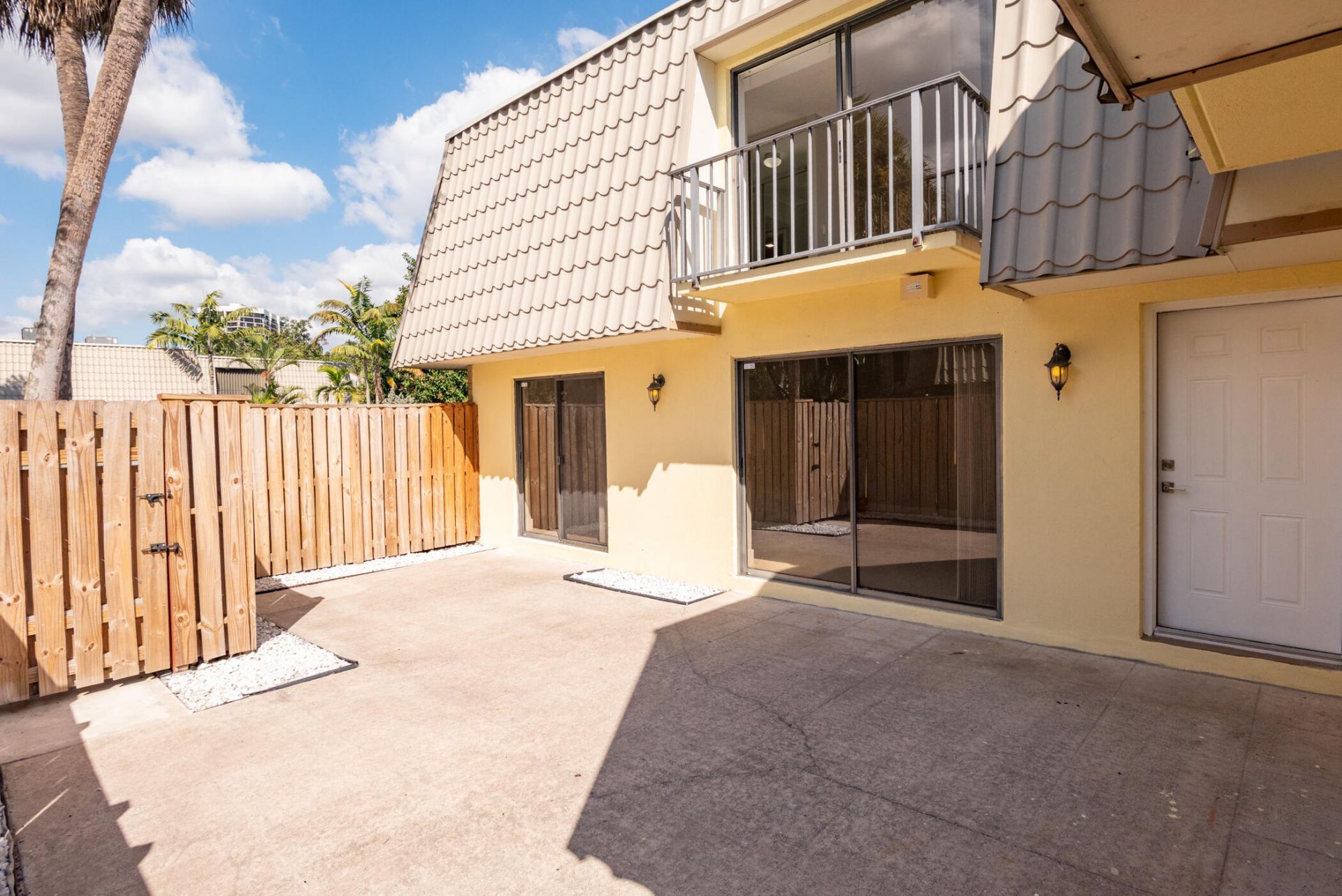 1700 Embassy Drive, Unit 305, West Palm Beach, FL 33401 Photo