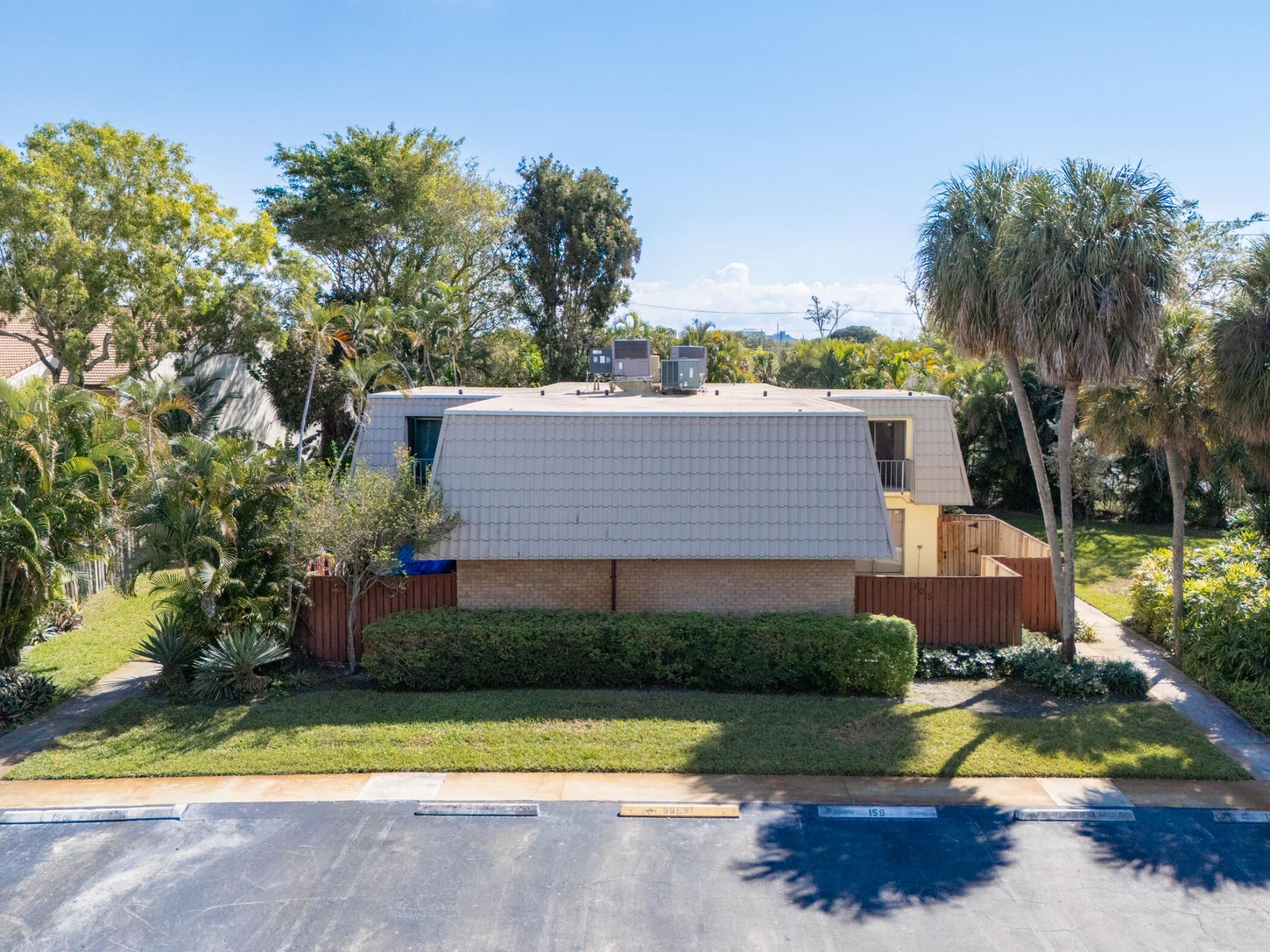 1700 Embassy Drive, Unit 305, West Palm Beach, FL 33401 Photo