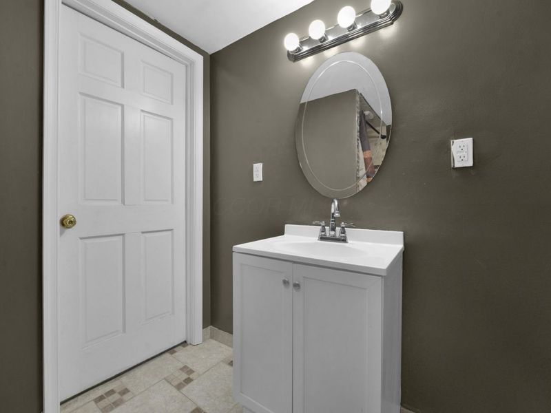 245 E Park Avenue, London, OH 43140 Photo 17